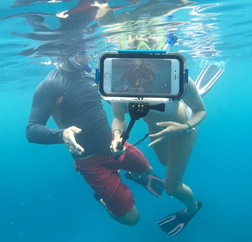 Avery-Willy-Selfie-underwater-510x491