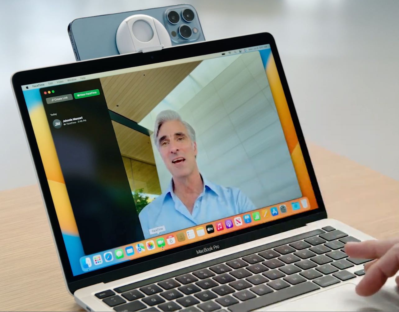Image montrant l'utilisation de l'iPhone comme webcam avec le Mac